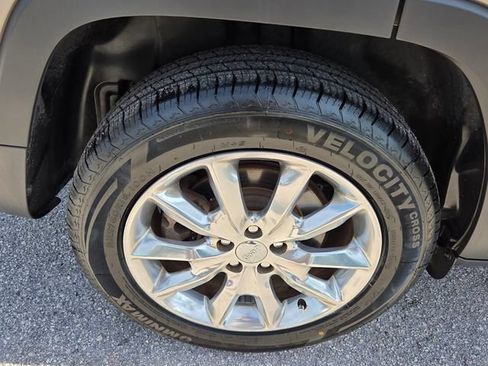 Used 2017 Jeep Cherokee Limited AWD/4WD image 20