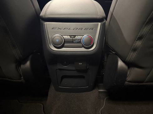 Used 2025 Ford Explorer Active w/ Active Comfort Package AWD/4WD image 18