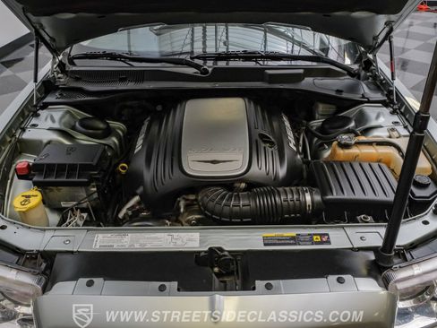 Used 2005 Chrysler 300 C w/ Navigation & Sound Group II RWD image 3