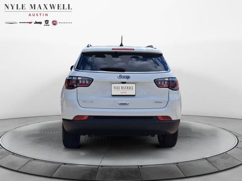 New 2026 Jeep Compass Latitude image 15