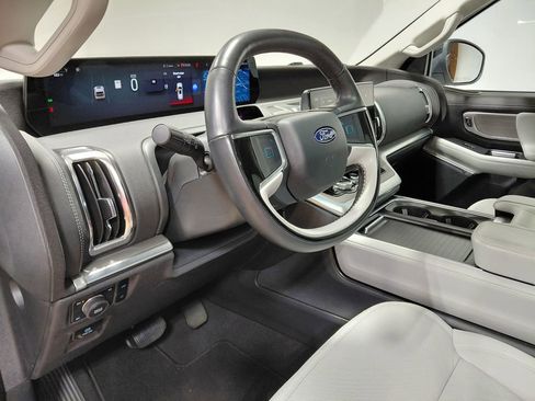Certified 2025 Ford Expedition Max Platinum w/ Driver's Package AWD/4WD image 27