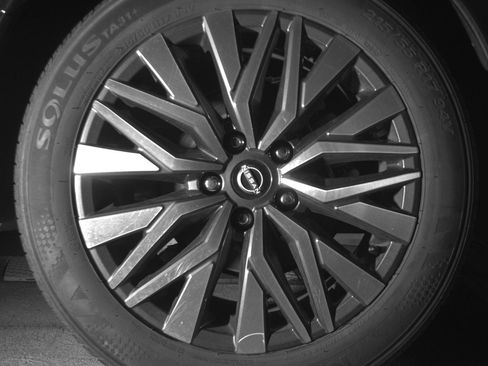 Used 2025 Nissan Altima 2.5 SV FWD image 15