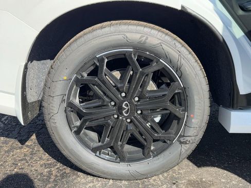 New 2026 INFINITI QX80 4WD image 4