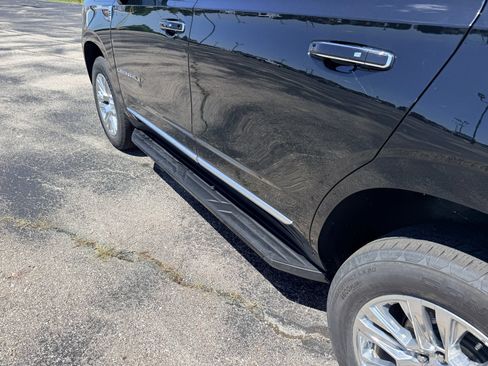 Used 2025 GMC Yukon Denali AWD/4WD image 11