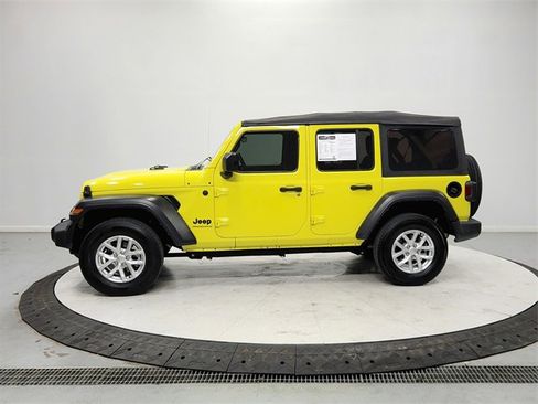 Used 2023 Jeep Wrangler Sport S image 4
