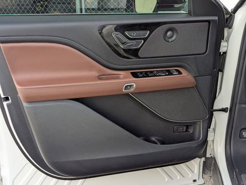 Used 2025 Lincoln Aviator Reserve w/ Illumination Package image 11