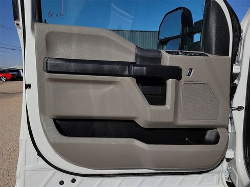Used 2022 Ford F250 XL w/ Power Equipment Group image 18