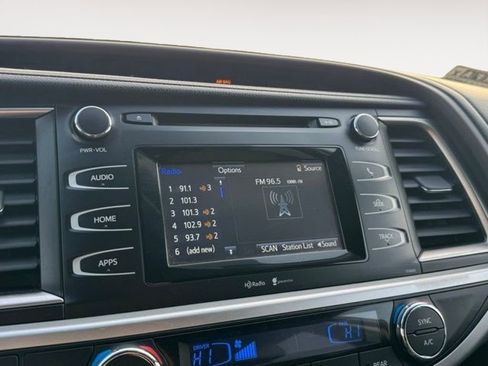 Used 2014 Toyota Highlander Plus AWD/4WD image 3