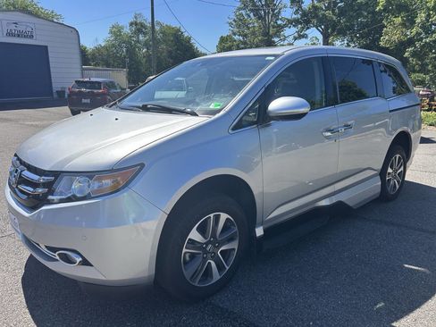 Used 2015 Honda Odyssey Touring Elite image 13