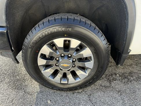 Used 2023 Chevrolet Silverado 2500 Custom image 18