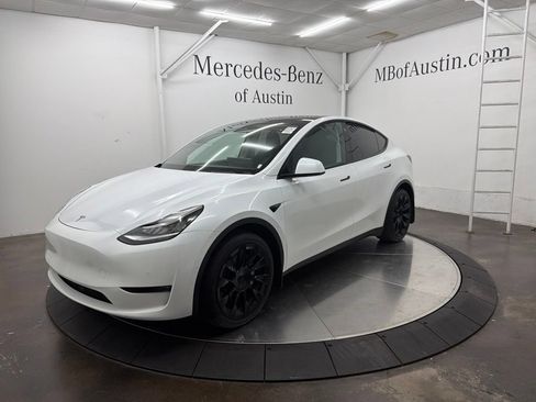 Used 2022 Tesla Model Y Long Range AWD/4WD image 3