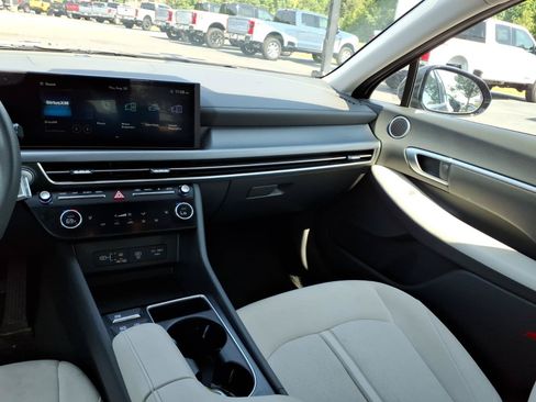 Used 2025 Hyundai Sonata SEL FWD image 19