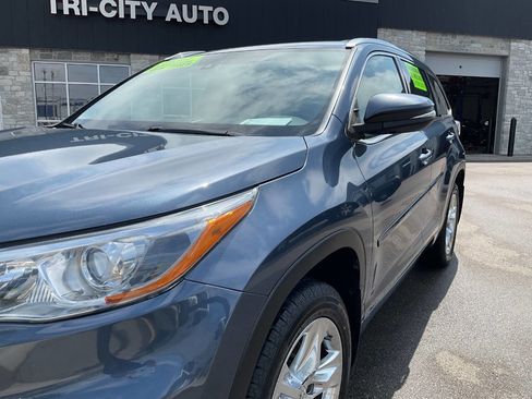 Used 2014 Toyota Highlander Limited w/ Driver Technology Package AWD/4WD image 2
