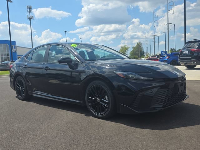 Used 2025 Toyota Camry SE FWD image 7