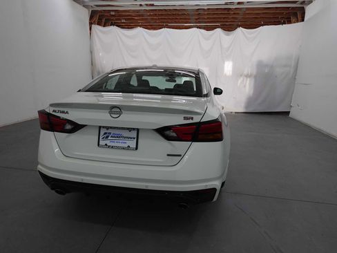 Used 2024 Nissan Altima 2.0 SR FWD image 5