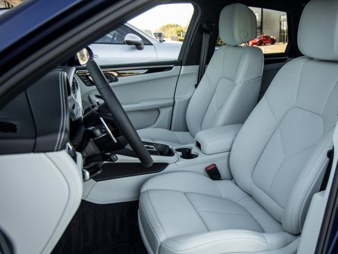 New 2026 Porsche Macan image 5