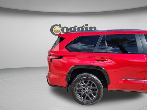 Certified 2025 Toyota Sequoia Platinum AWD/4WD image 30
