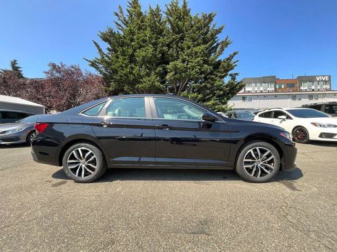 New 2026 Volkswagen Jetta SE FWD image 9