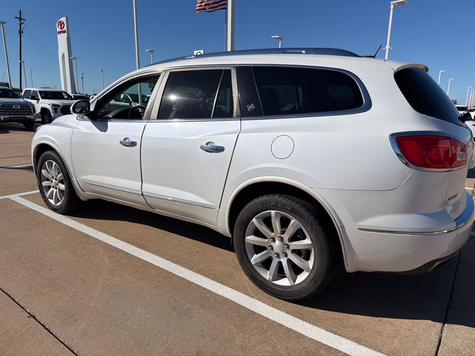 Used 2017 Buick Enclave Premium w/ Experience Buick Package FWD image 6