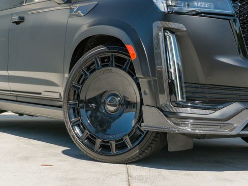Used 2024 Cadillac Escalade Sport Platinum w/ LPO, ONYX Package AWD/4WD image 34