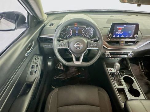 Used 2024 Nissan Altima 2.5 SV FWD image 21