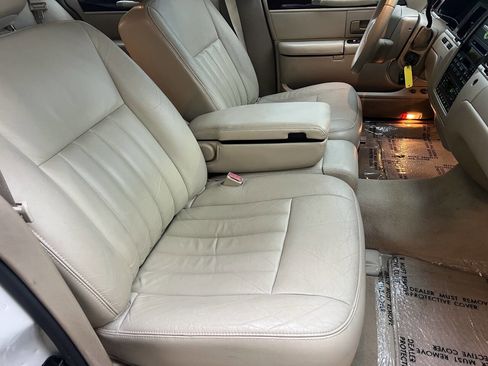 Used 2006 Lincoln Town Car Signature image 20