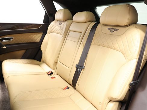 Used 2018 Bentley Bentayga AWD/4WD image 3