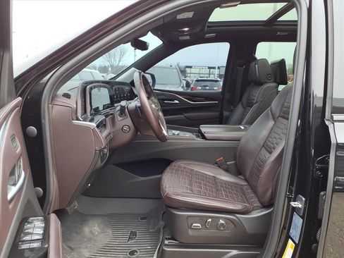 Used 2023 Cadillac Escalade Sport Platinum w/ LPO, ONYX Package image 16