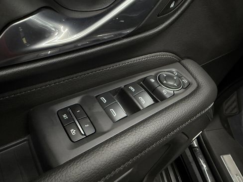 Used 2024 GMC Yukon XL Denali image 14