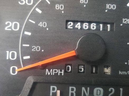 Used 2001 Ford Excursion XLT image 26