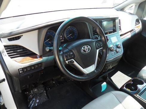 Used 2015 Toyota Sienna Limited Premium w/ Advanced Technology Package FWD image 8