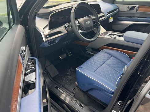 New 2026 Cadillac Vistiq Premium Luxury w/ LPO, Floor Liner Package image 10