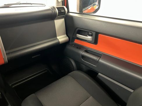 Used 2014 Toyota FJ Cruiser 4WD image 11