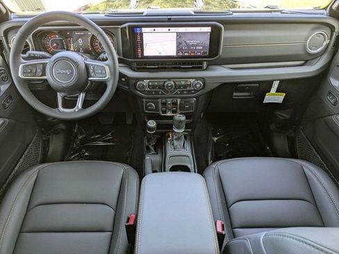 New 2026 Jeep Wrangler Unlimited Sahara AWD/4WD image 15