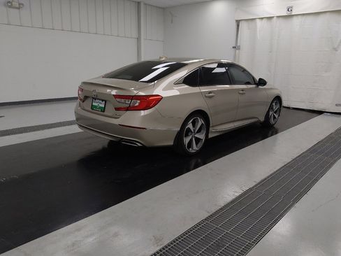 Used 2018 Honda Accord Touring image 9