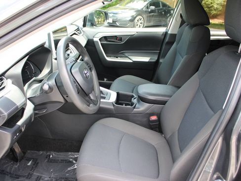 Used 2023 Toyota RAV4 LE AWD/4WD image 11
