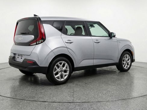 Used 2025 Kia Soul LX w/ LX Technology Package FWD image 9