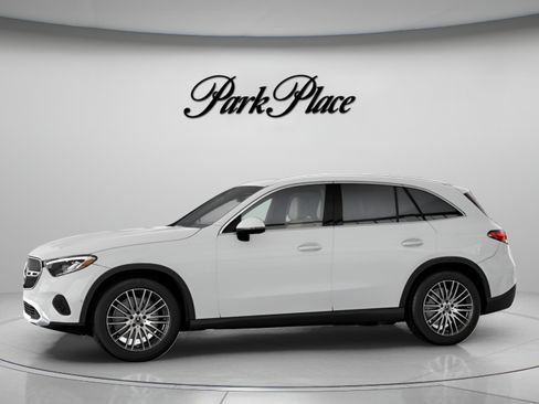 Used 2026 Mercedes-Benz GLC 300 image 4