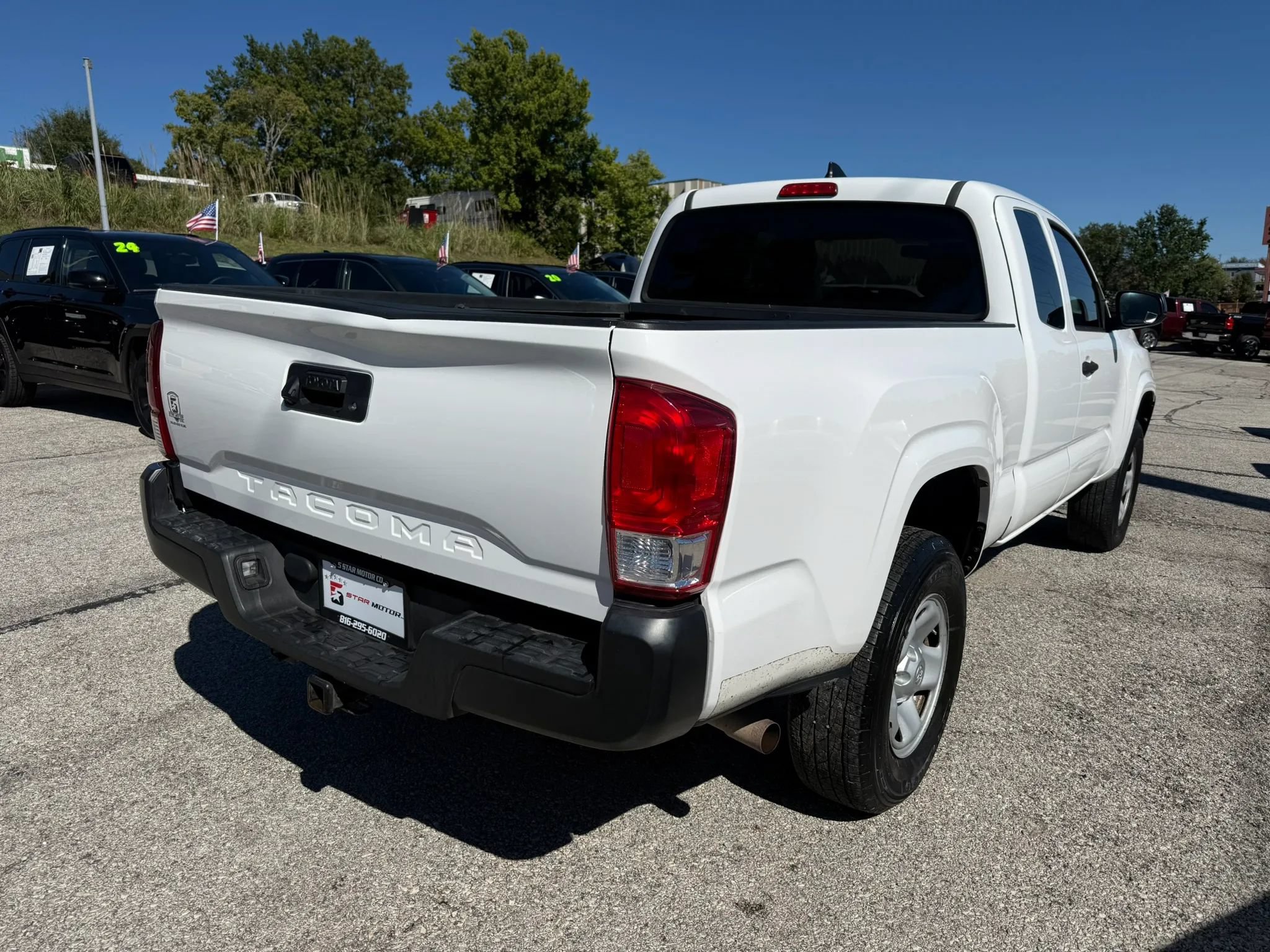 Used 2017 Toyota Tacoma SR RWD image 3