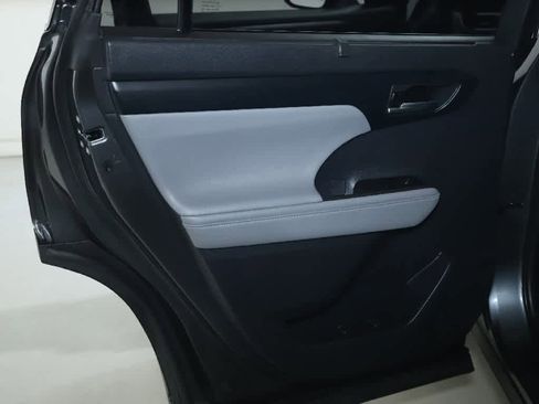 Certified 2021 Toyota Highlander XLE AWD/4WD image 13