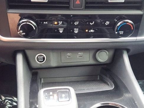 Used 2023 Nissan Rogue S image 21