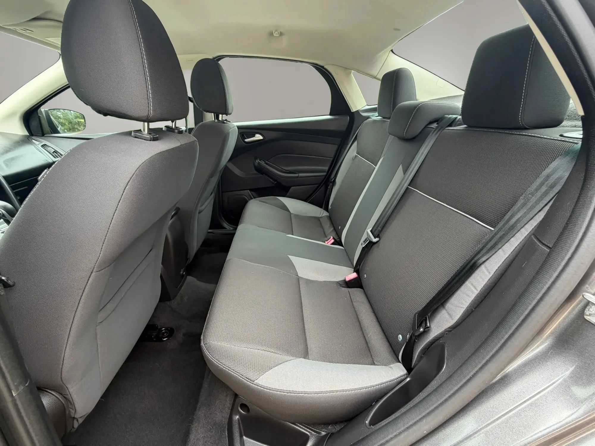 Used 2014 Ford Focus SE FWD image 28