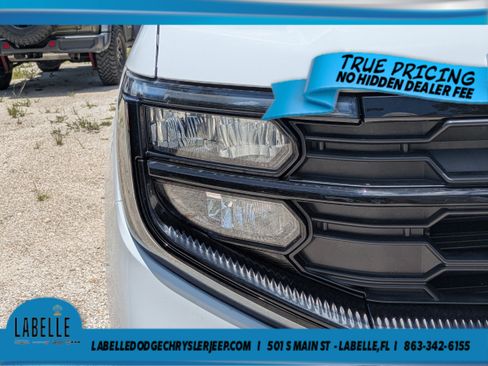 Used 2025 Ford Expedition Active AWD/4WD image 8