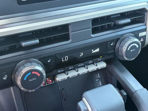 Used 2025 Toyota Tacoma SR5 AWD/4WD image 16