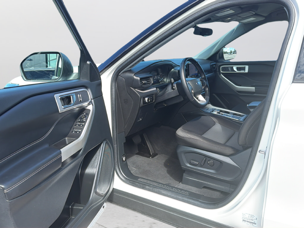 Used 2023 Ford Explorer XLT RWD image 18