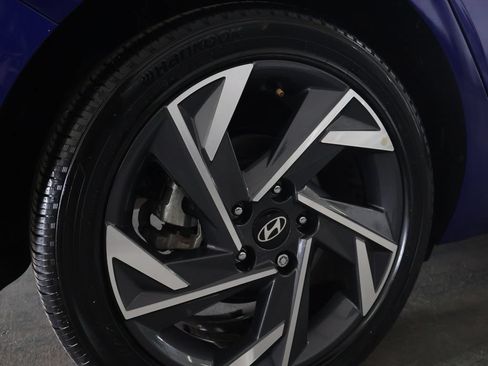 Used 2025 Hyundai Elantra SEL FWD image 31