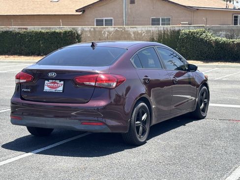 Used 2017 Kia Forte LX FWD image 6