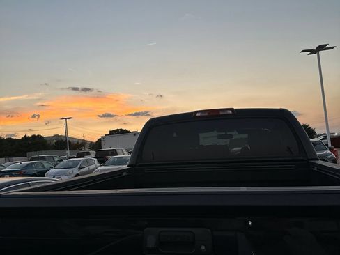 Used 2017 Toyota Tundra SR5 w/ SR5 Upgrade Package AWD/4WD image 13