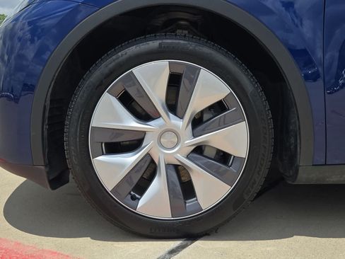 Used 2024 Tesla Model Y Long Range AWD/4WD image 12