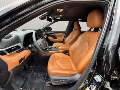 Used 2023 Toyota Highlander Platinum